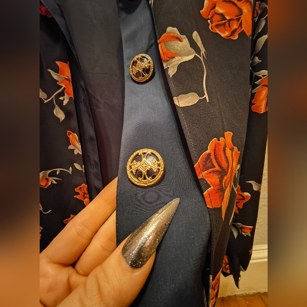 Rose Pattern Navy Blouse - Picture 4 of 7